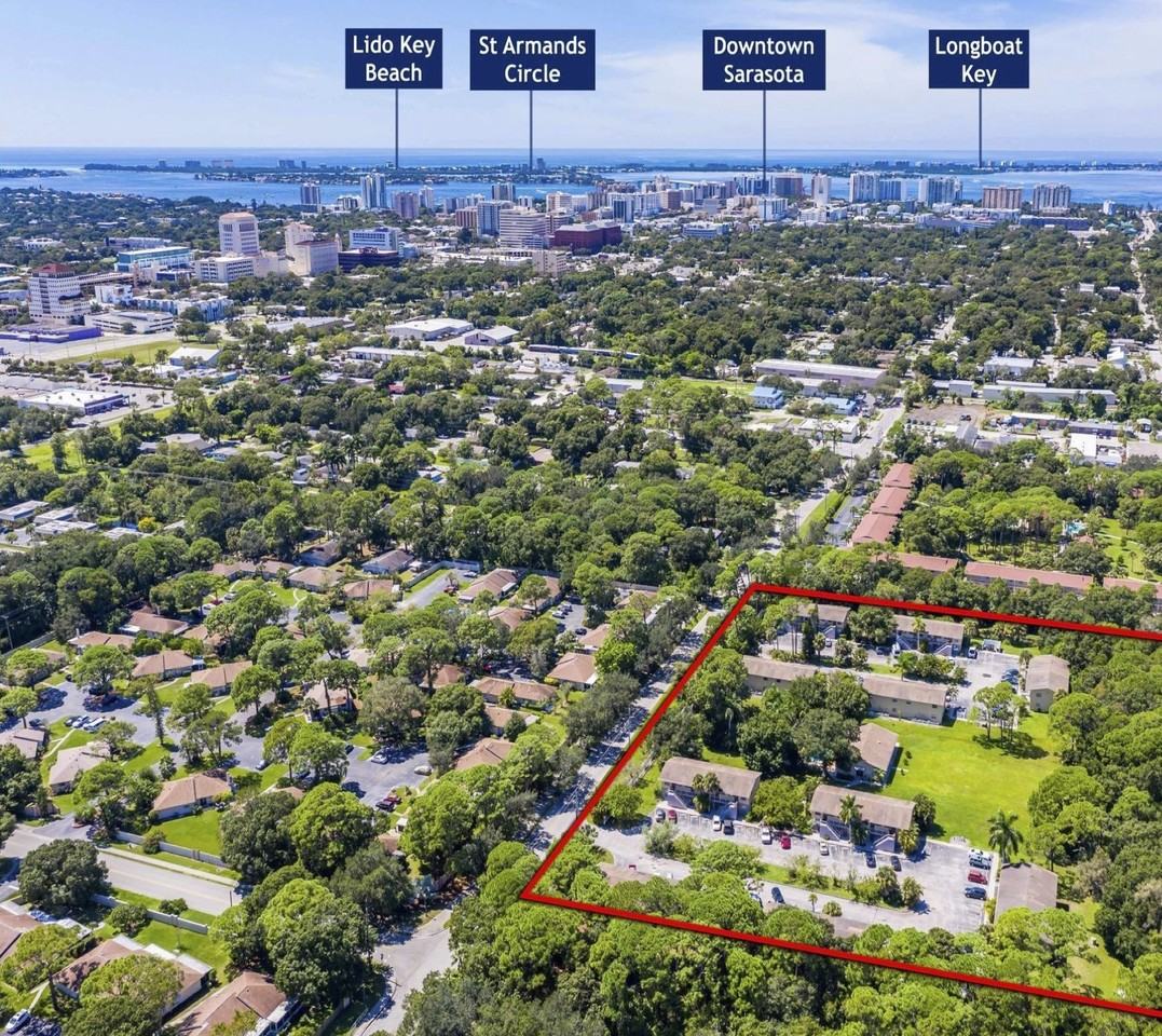 Sarasota Pines - Photo 7 of 14