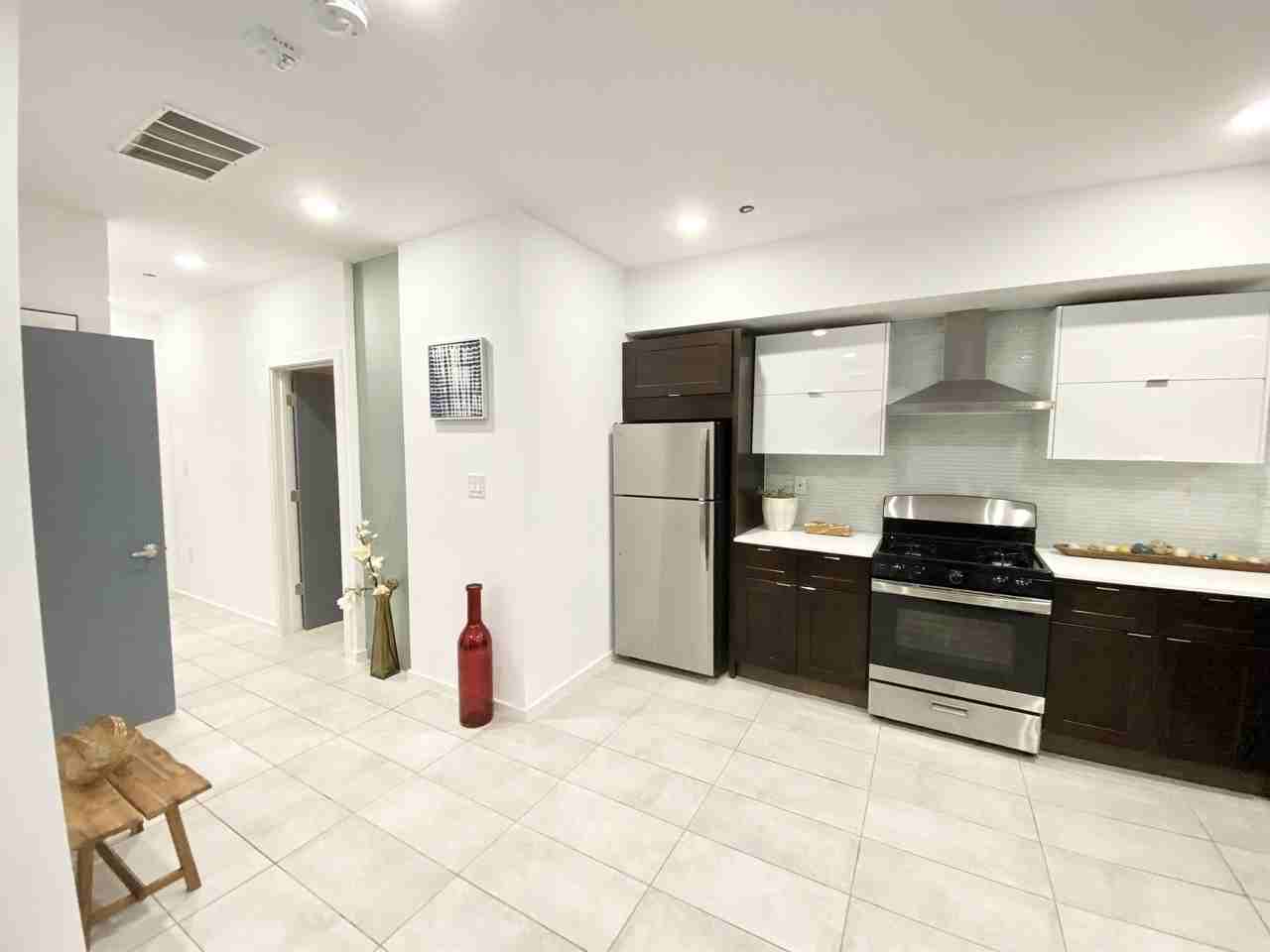 1233 North Franklin Street - Photo 7 of 50