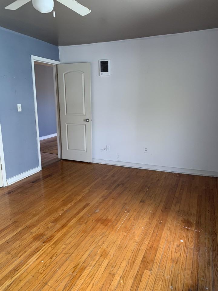306 1/2 E Prospect Terrace - Photo 7 of 11
