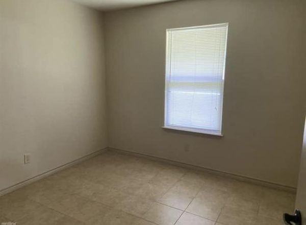 358 Oak Dr Unit 2 - Photo 3 of 4