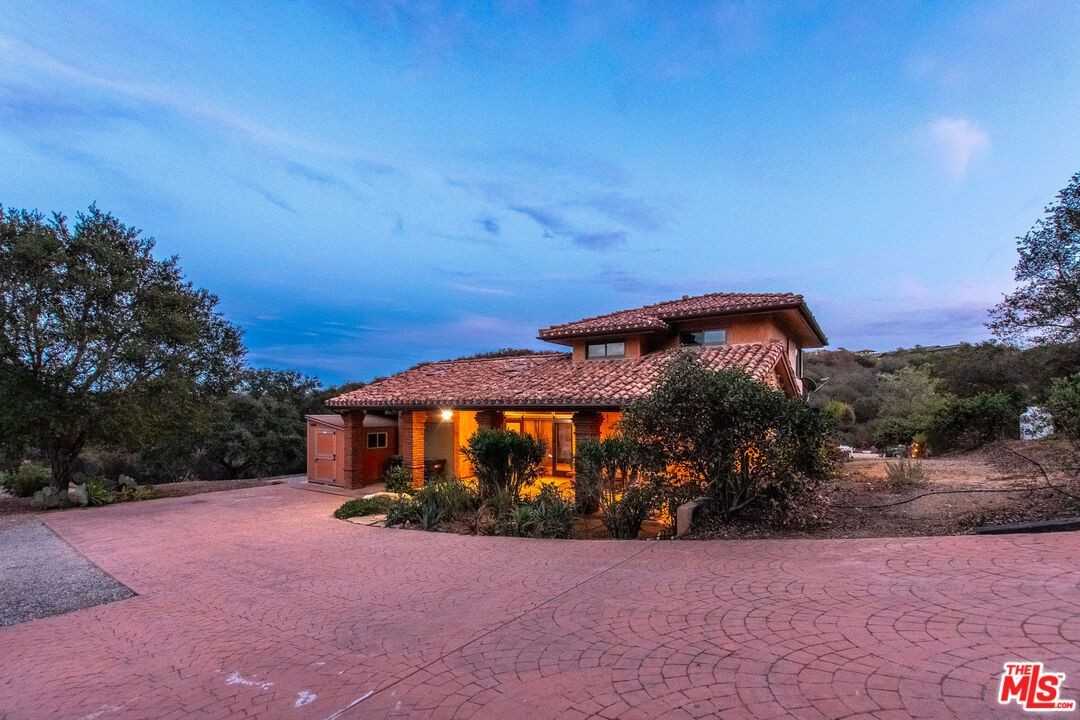 1630 1/2 Will Geer Rd - Photo 3 of 36