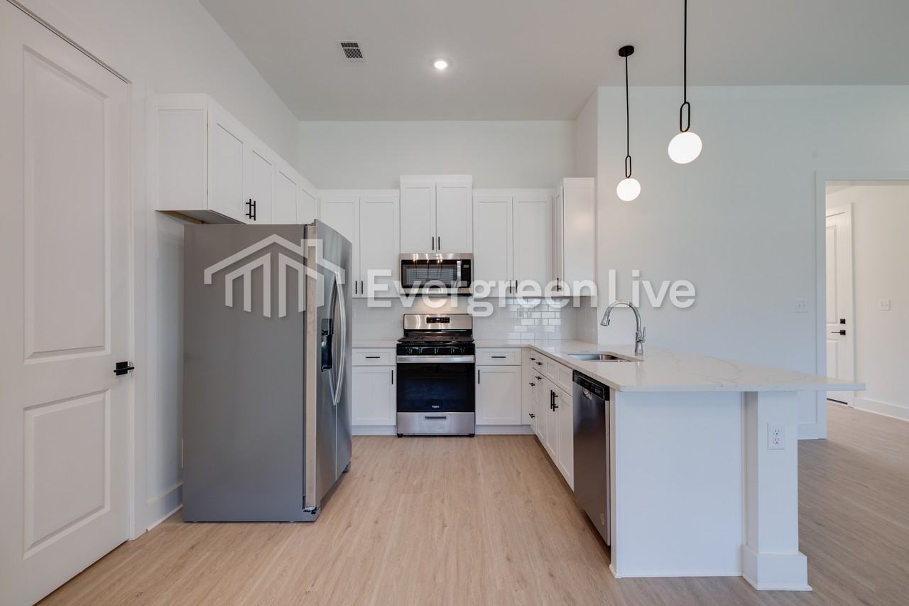 4243 Mcswain Dr - Photo 3 of 28