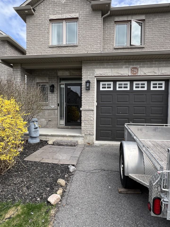 729 Regiment Avenue - Photo 2 of 23