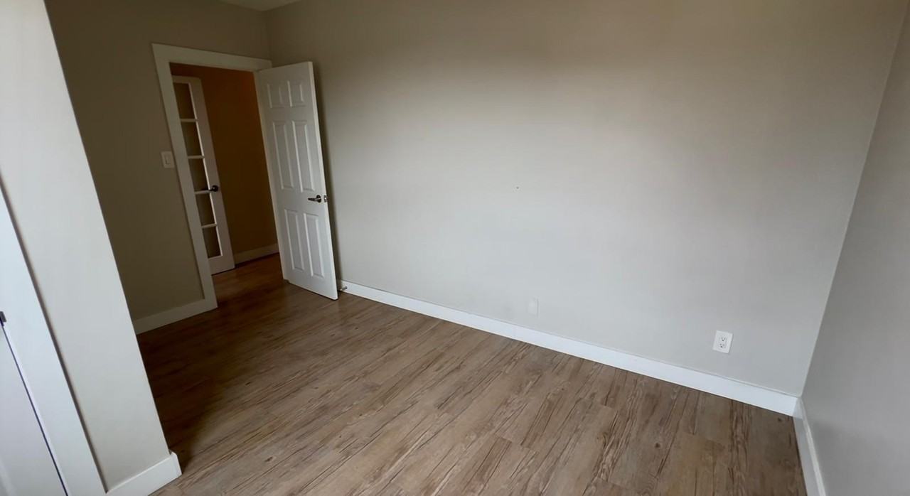 1095 Lakeshore Road East - Photo 2 of 16