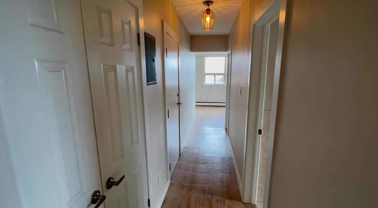 1095 Lakeshore Road East - Photo 6 of 16