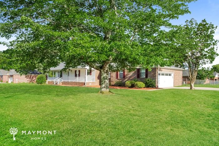 143 Hazelwood Dr - Photo 2 of 13