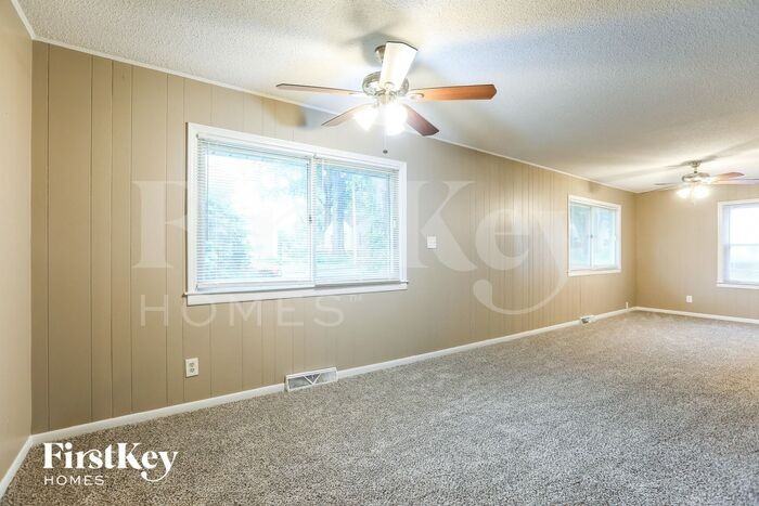 3008 S Scott Ave - Photo 3 of 6