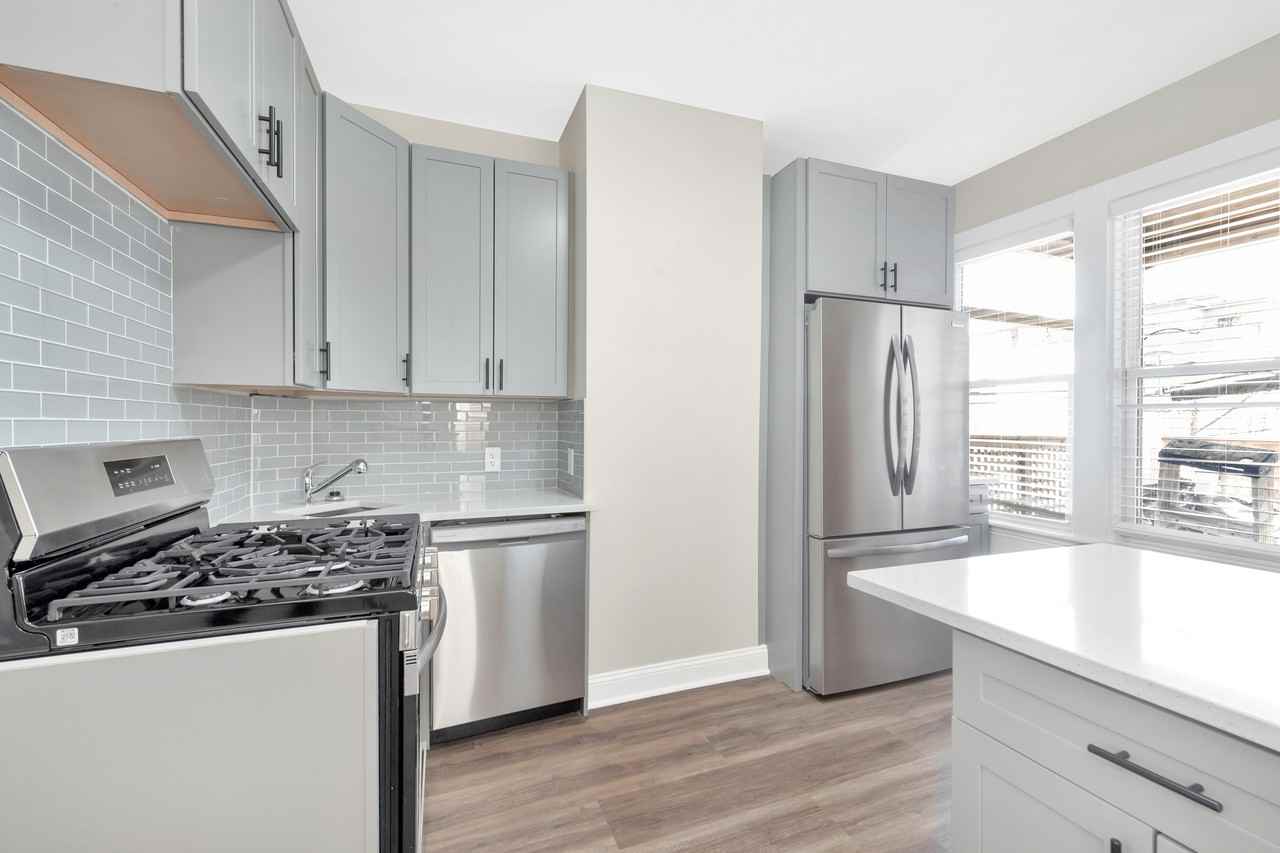 16 1/2 O St #2 - Photo 3 of 19