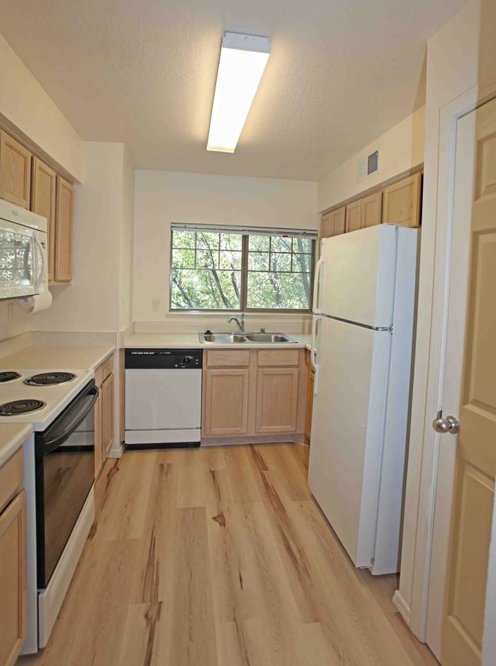 12 Short Dr #12 - Photo 3 of 20