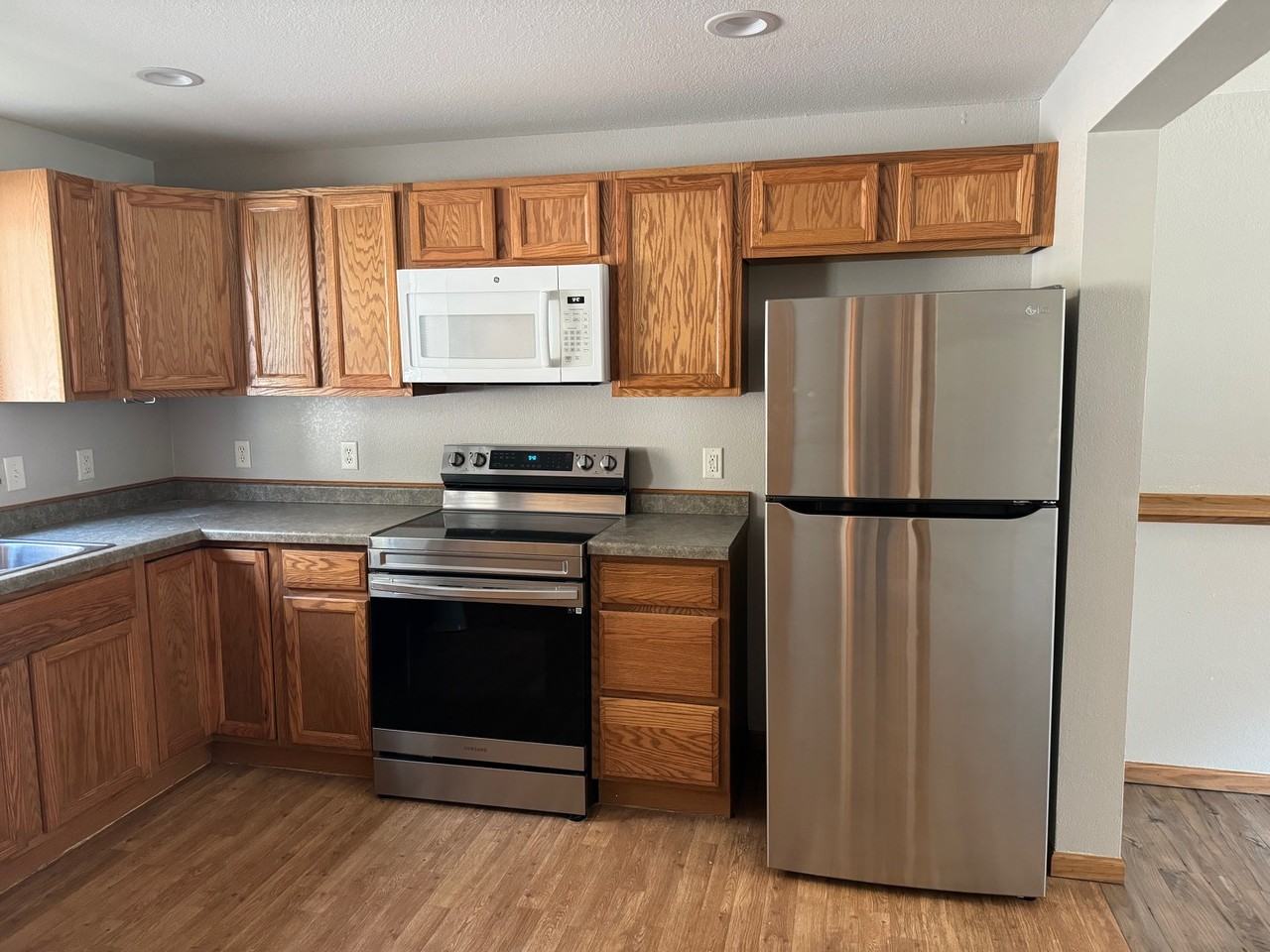 407 Glenwood Ave #1 - Photo 5 of 17
