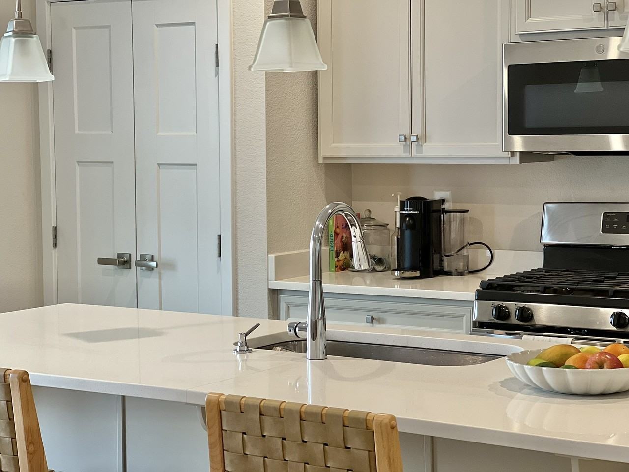 208 Fost Blvd #208 - Photo 5 of 34