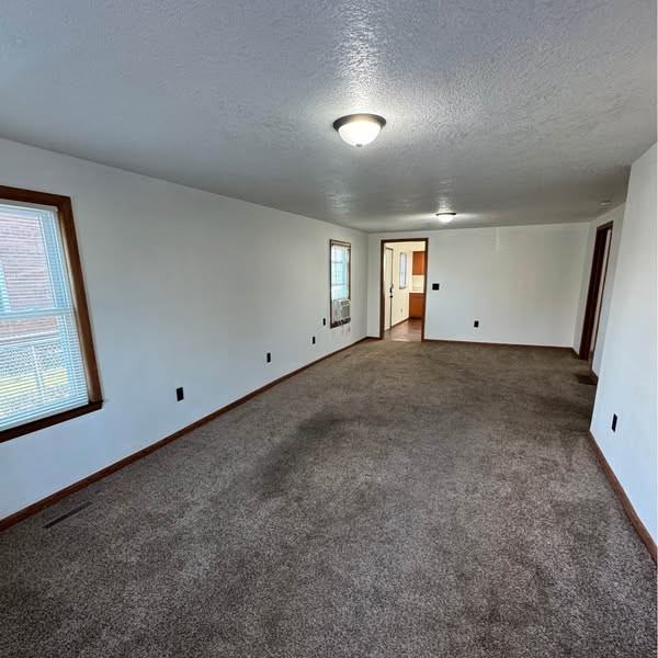 622 4th Ave Sw #NA - Photo 2 of 12