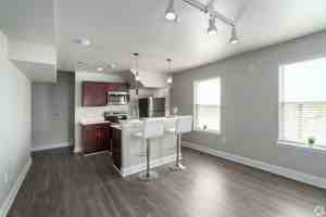 featured image of 200 5th Ave