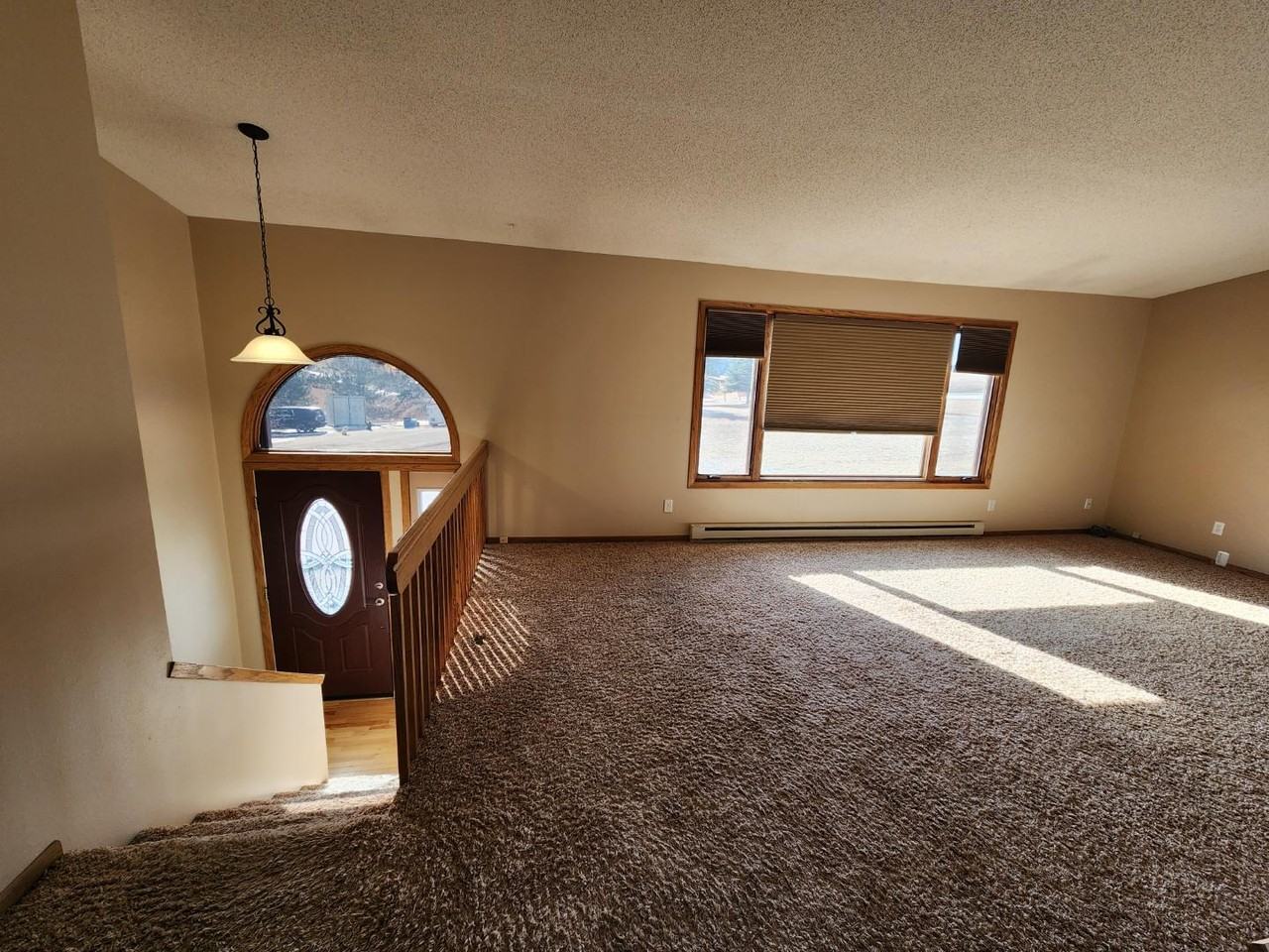 1820 Kings Rd - Photo 4 of 20