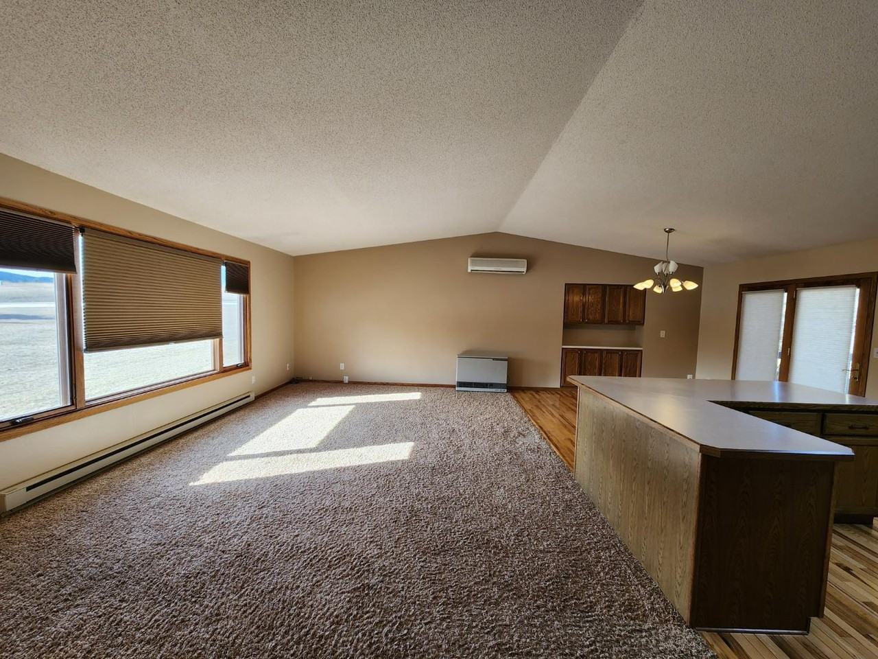 1820 Kings Rd - Photo 6 of 20