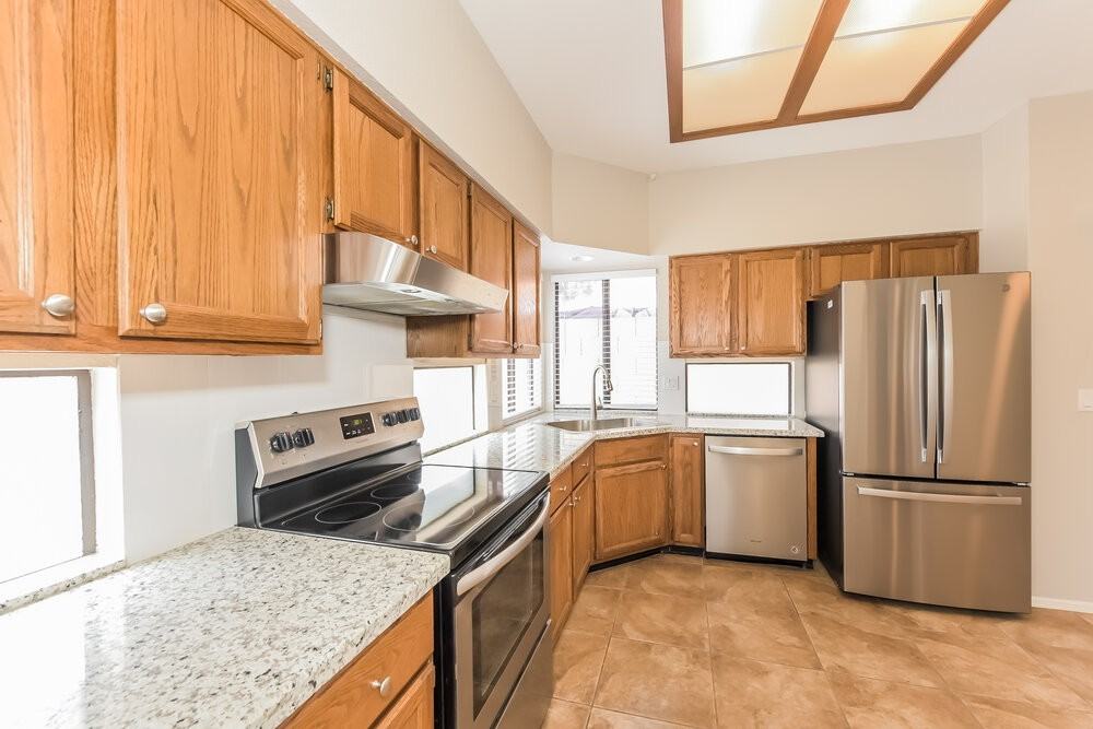 4681 W Harrison St - Photo 7 of 16