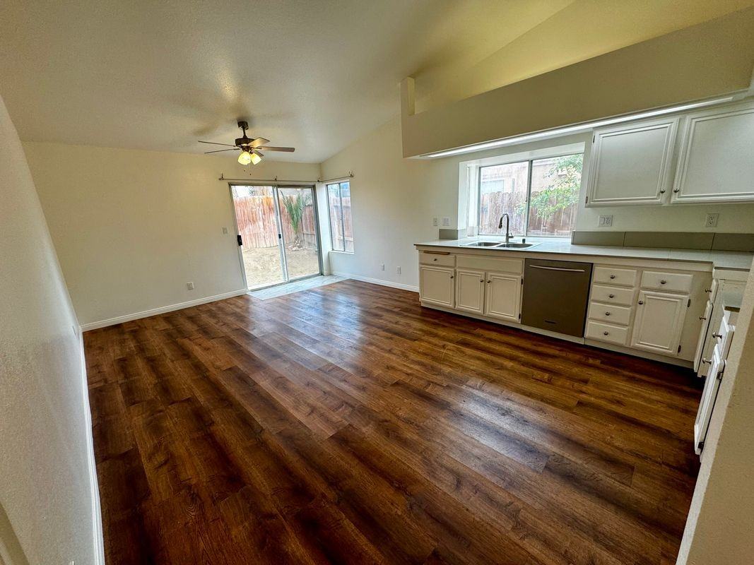 2204 Mark Ave - Photo 5 of 18