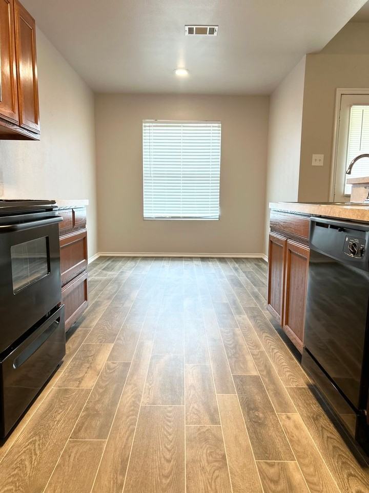 2608 Castle Pines Dr - Photo 3 of 21