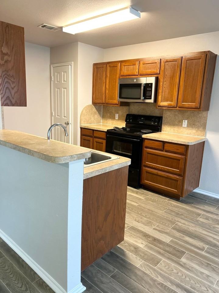 2608 Castle Pines Dr - Photo 4 of 21