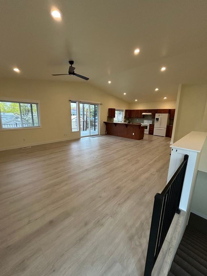 229 3rd Ave E #B - Photo 7 of 23