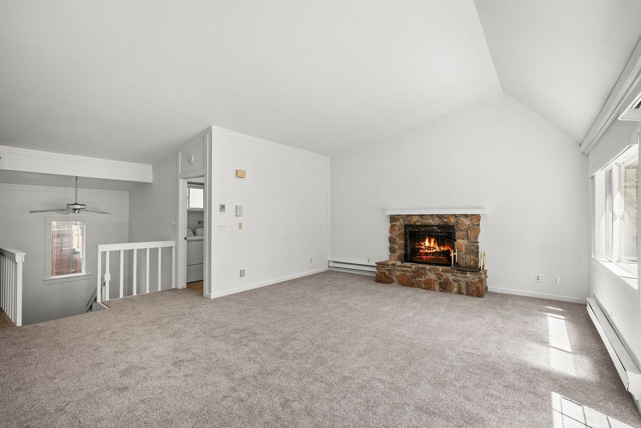 948 Harold Dr - Photo 3 of 24