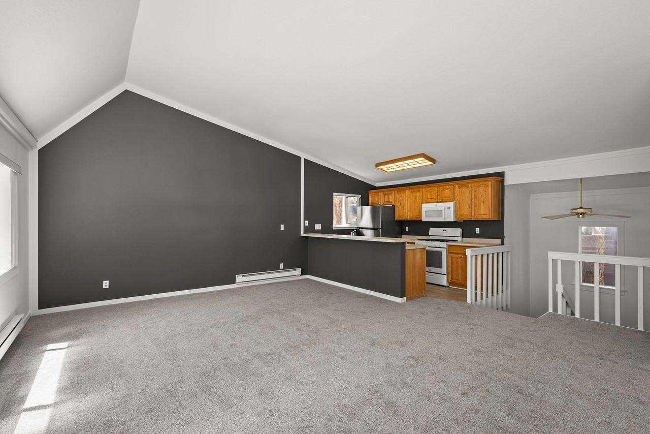 948 Harold Dr - Photo 4 of 24