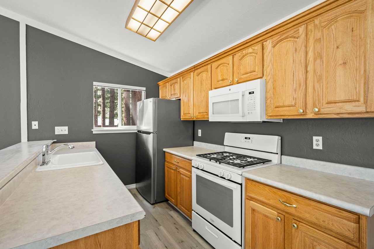 948 Harold Dr - Photo 5 of 24