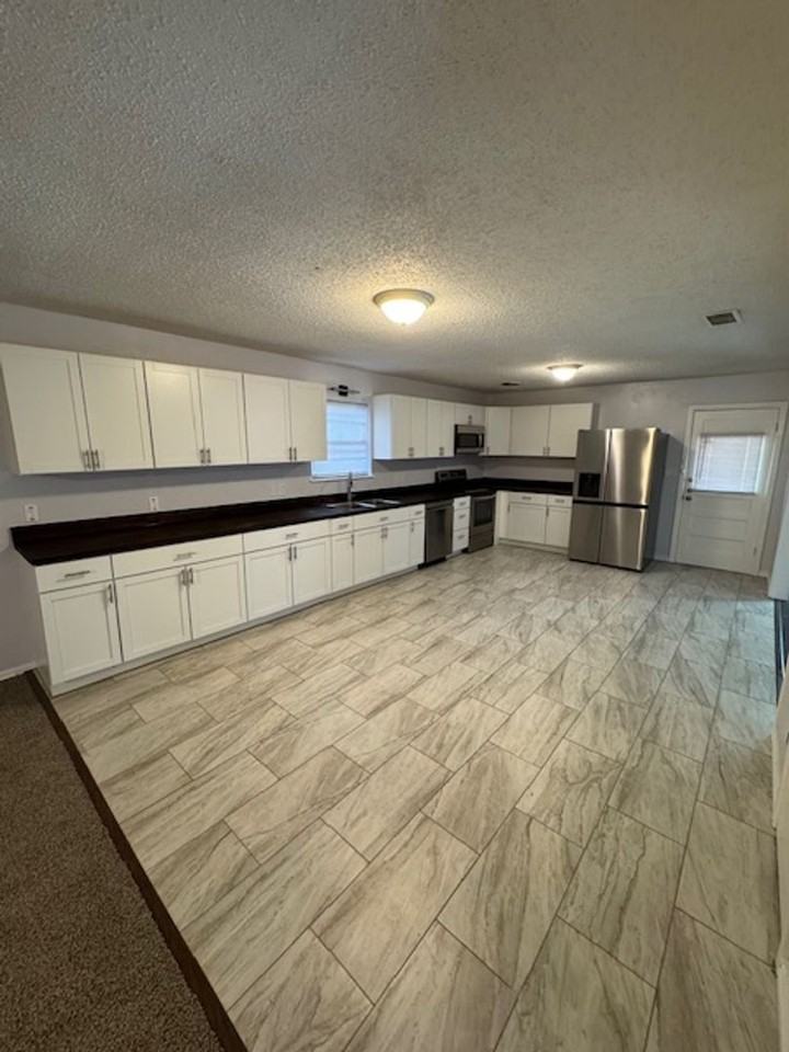 1281 N Willis St - Photo 3 of 24