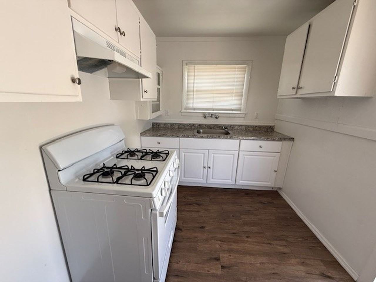 243 W Firebaugh Ave - Photo 3 of 5