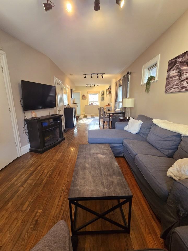 184 Broadway Avenue - Photo 2 of 17