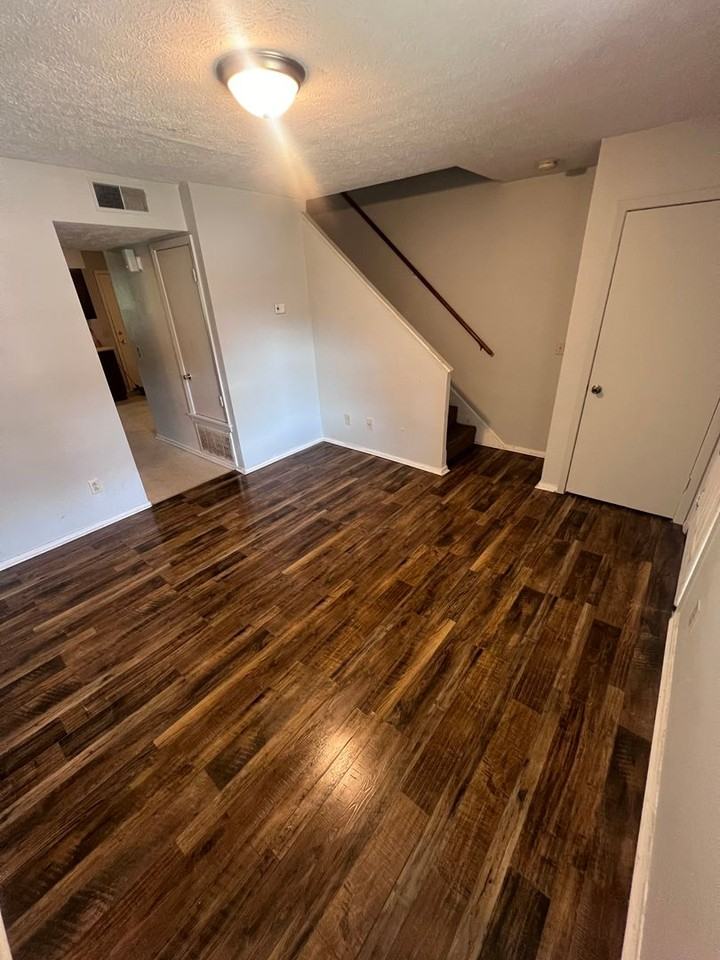 501 N Church St #2 - Photo 5 of 8