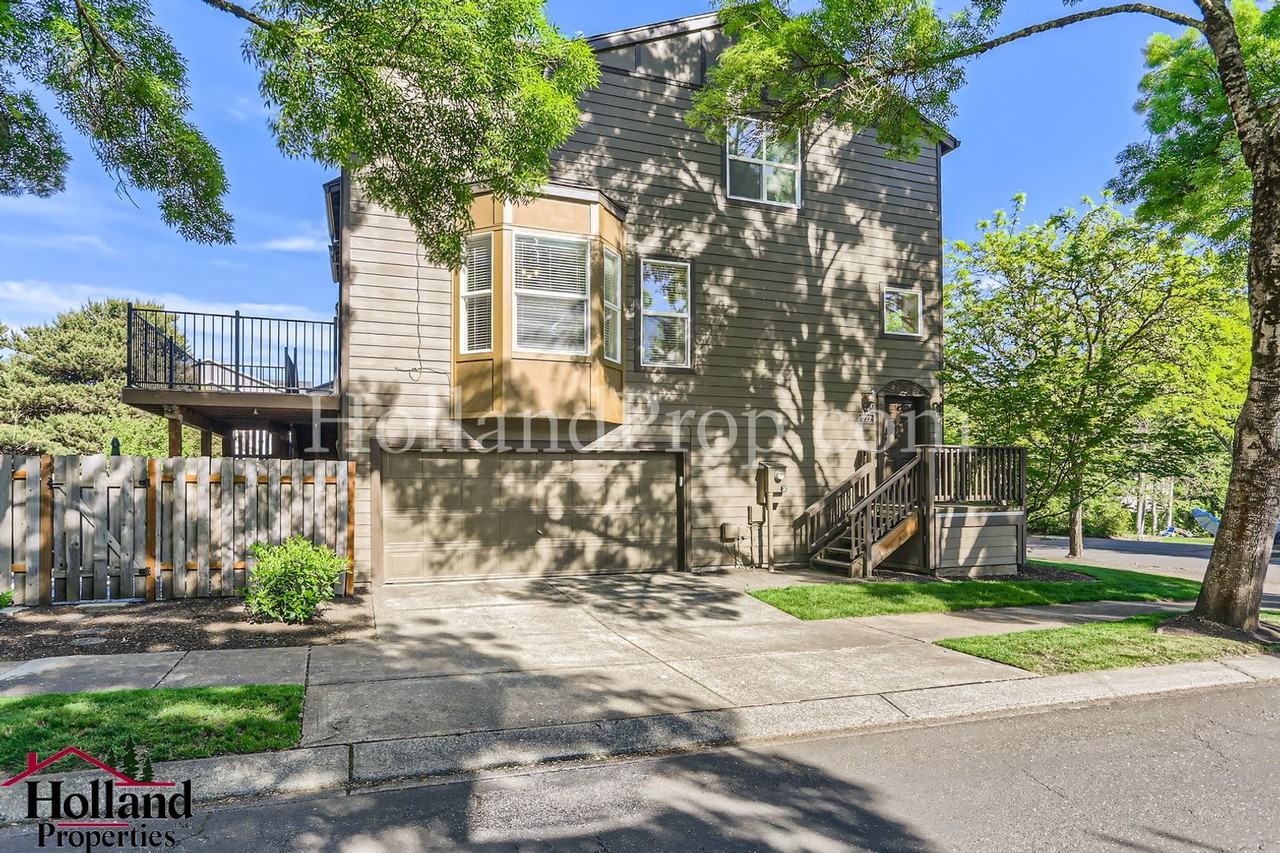 222 Ne 76th Ave - Photo 2 of 30