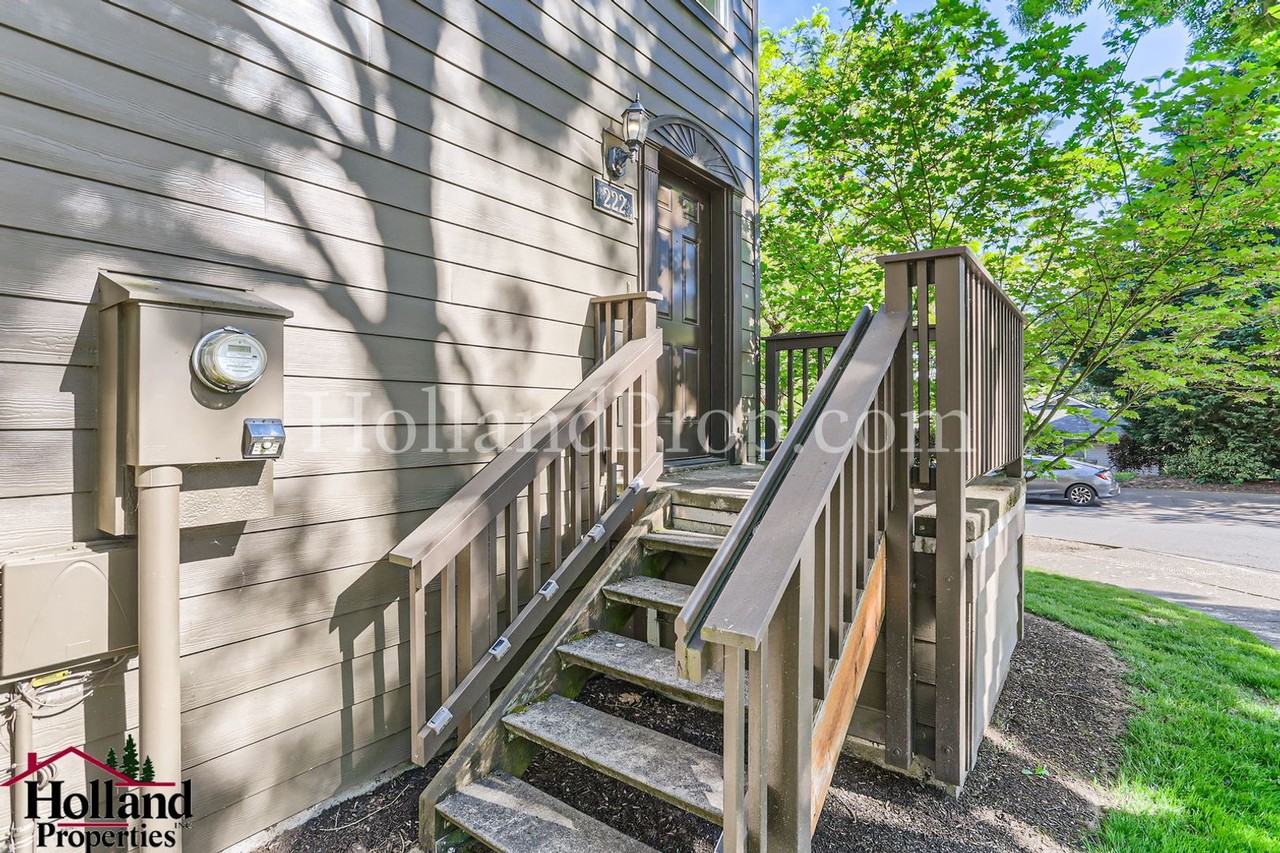 222 Ne 76th Ave - Photo 3 of 30