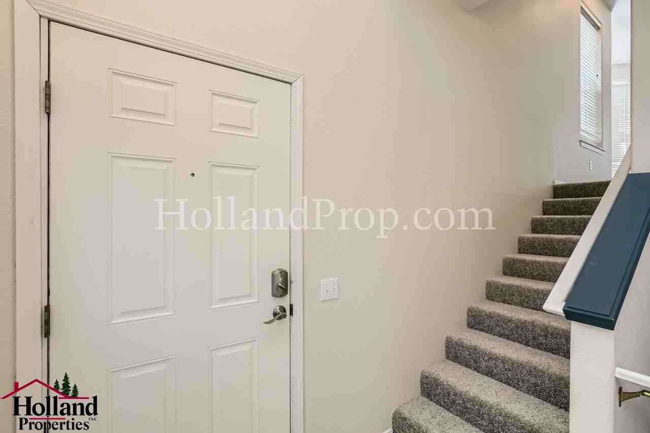 222 Ne 76th Ave - Photo 4 of 30