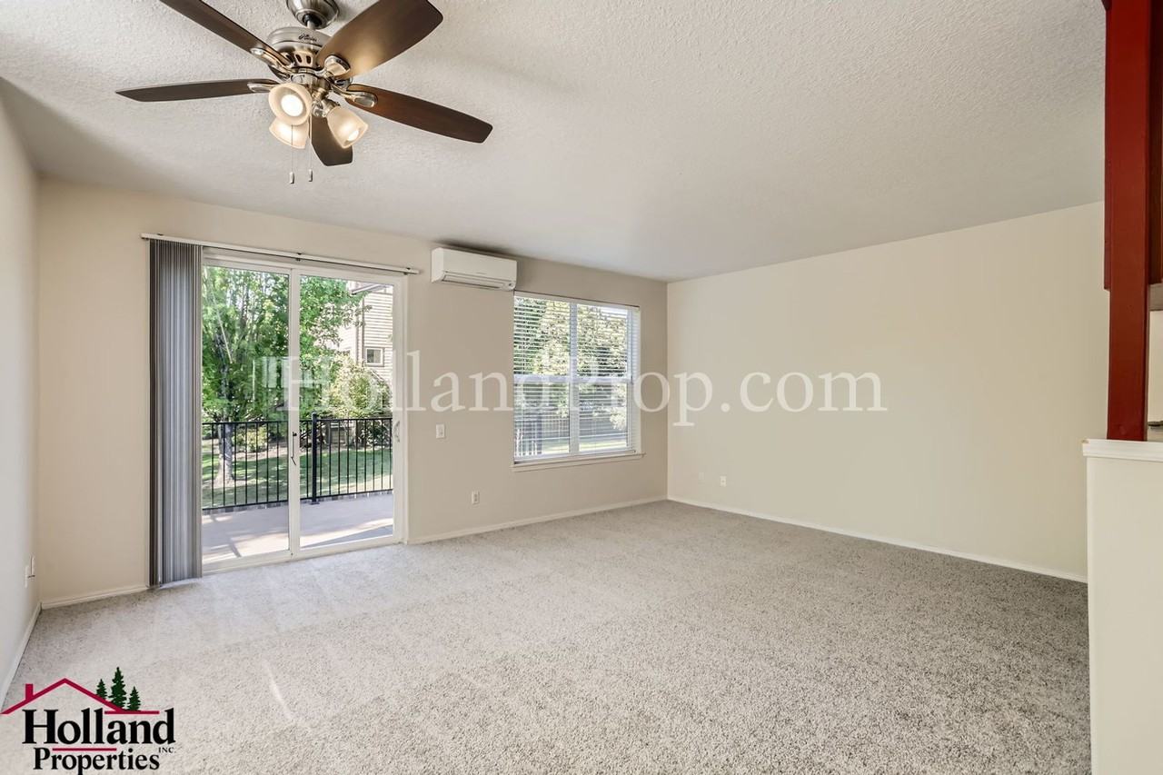 222 Ne 76th Ave - Photo 5 of 30