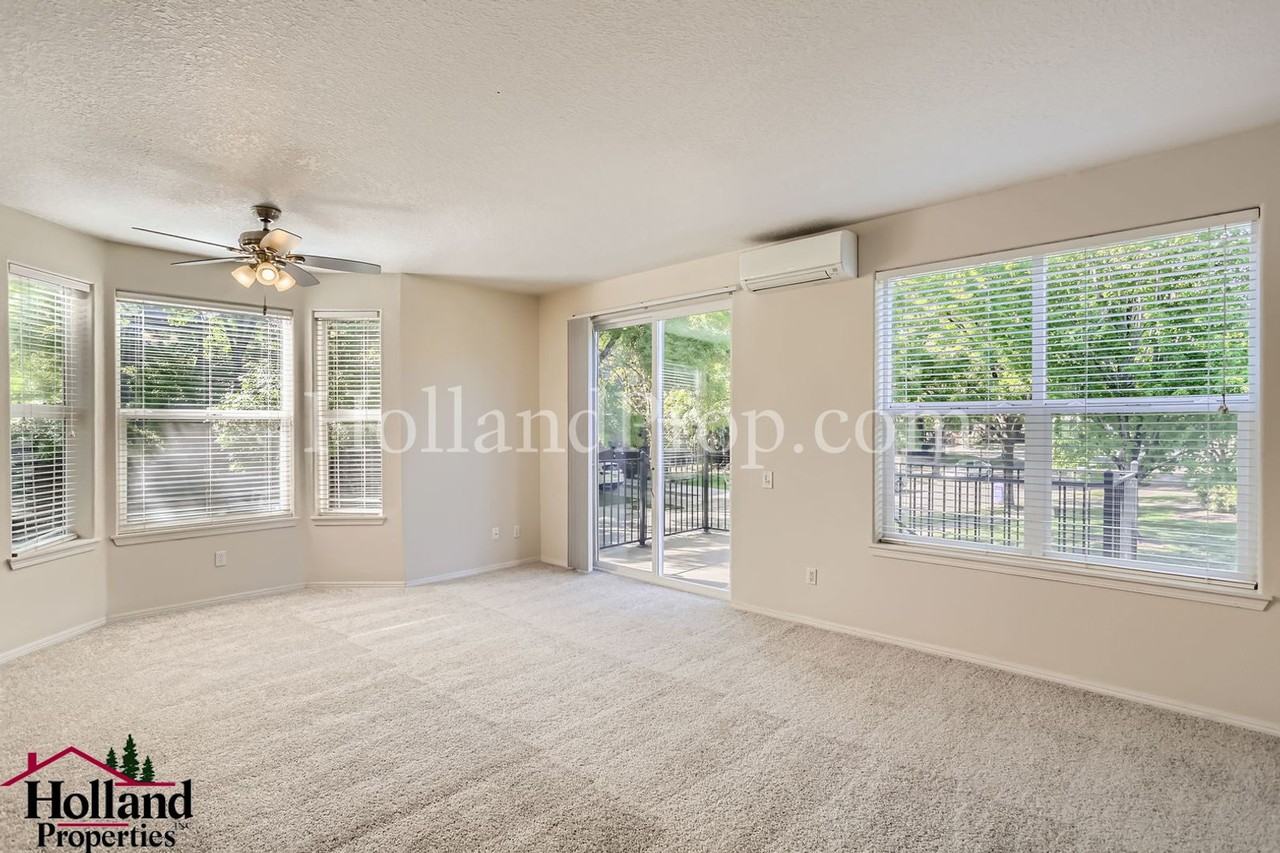 222 Ne 76th Ave - Photo 6 of 30