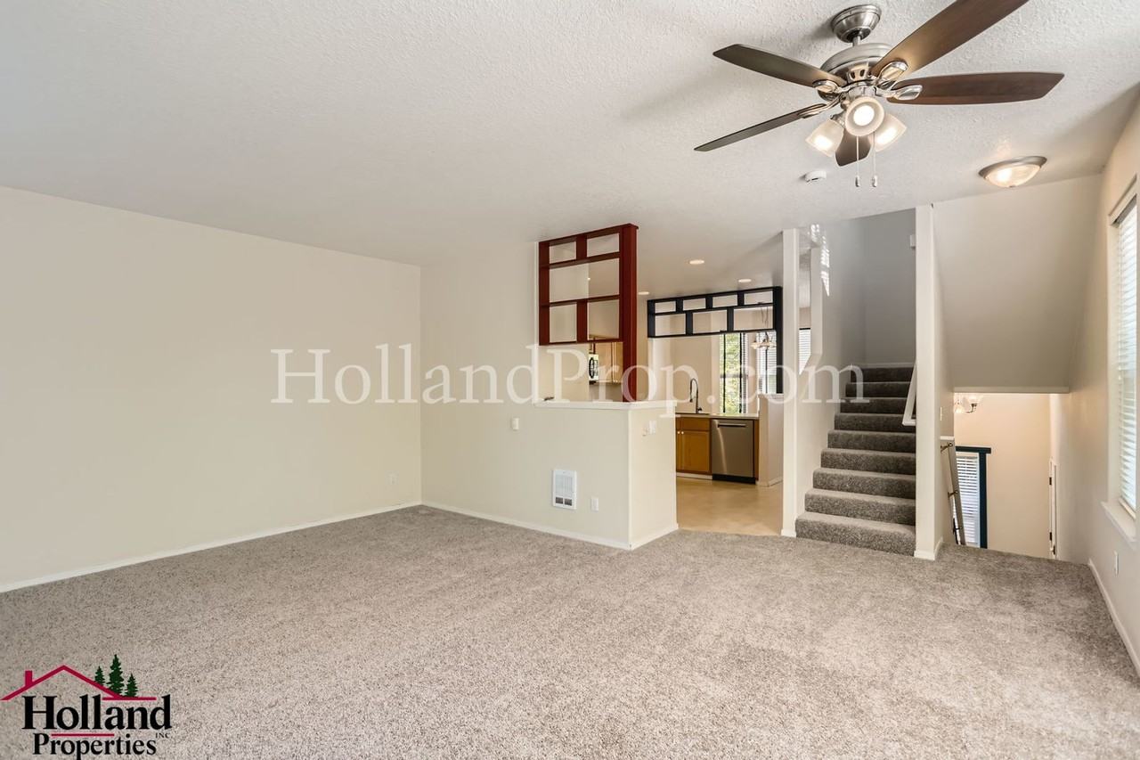 222 Ne 76th Ave - Photo 7 of 30
