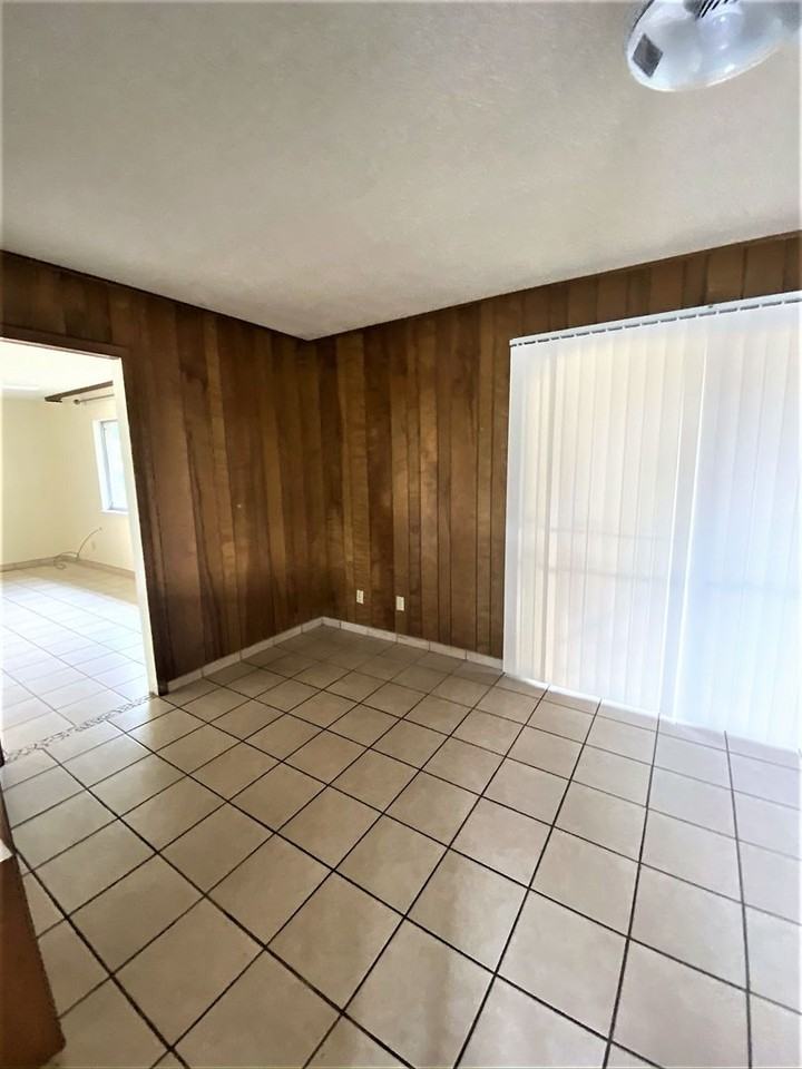 1829 Bromilow St - Photo 4 of 20