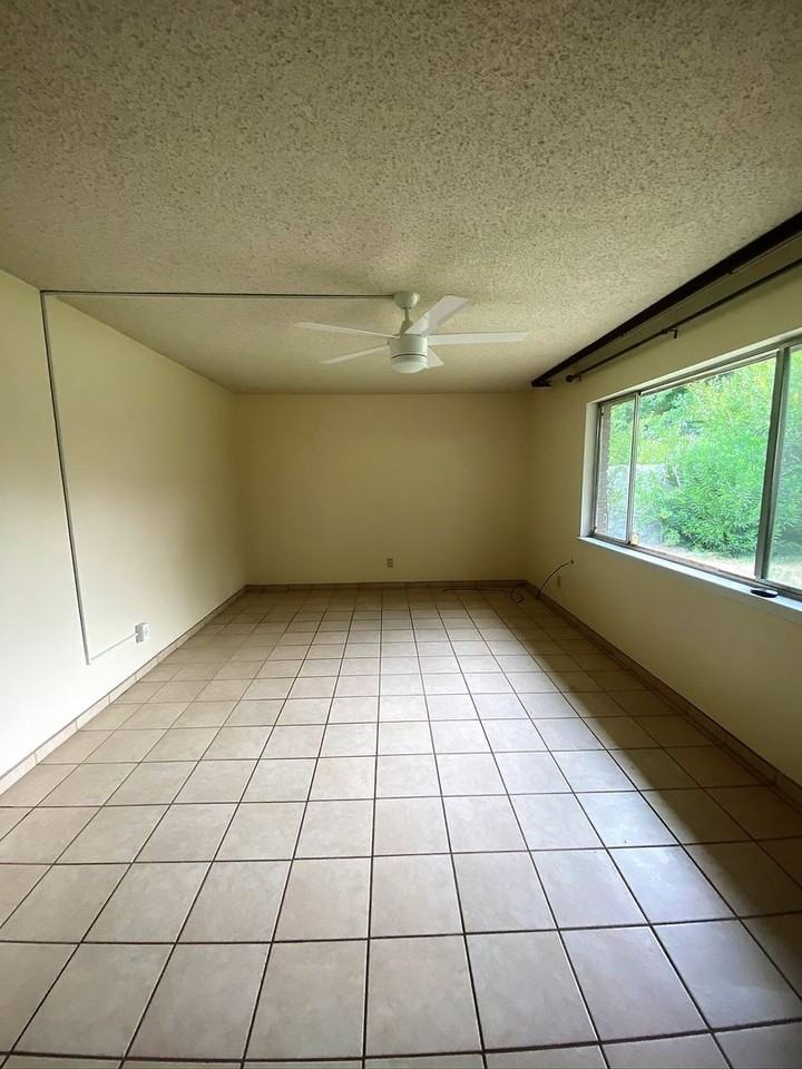 1829 Bromilow St - Photo 7 of 20