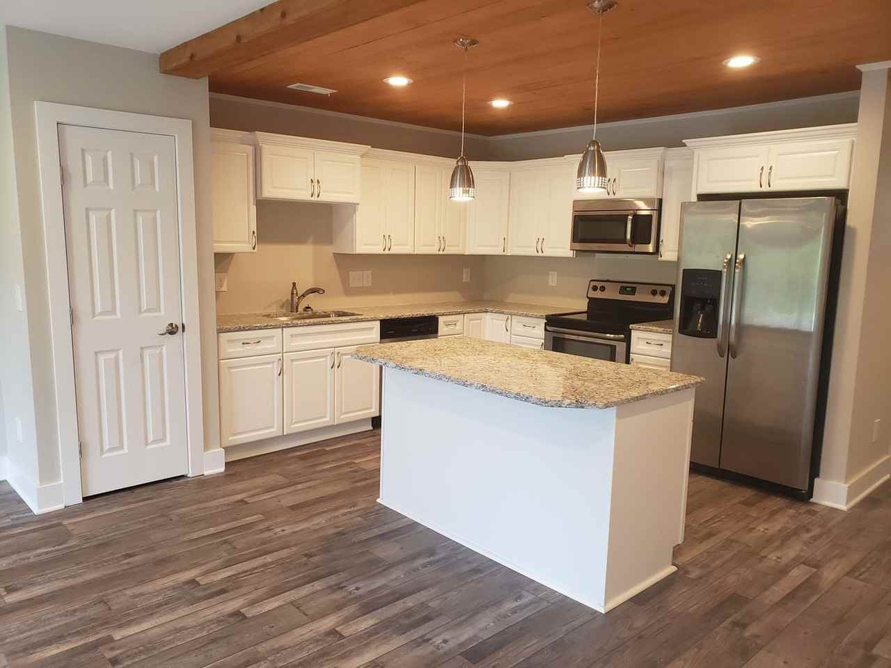 182 Pine Hollow Rd - Photo 5 of 18