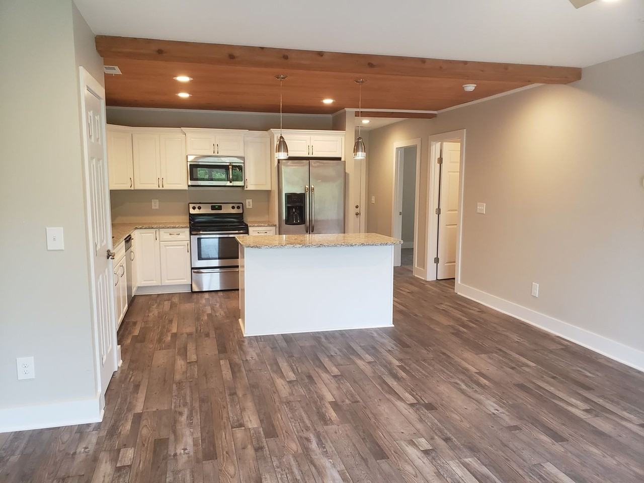 182 Pine Hollow Rd - Photo 6 of 18