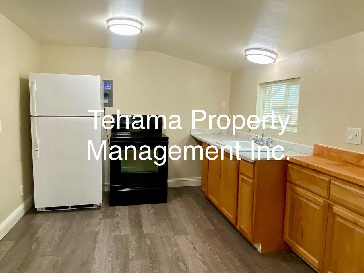 1033 Cedar St - Photo 2 of 11