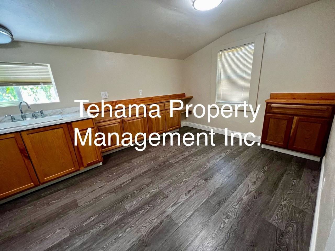 1033 Cedar St - Photo 3 of 11