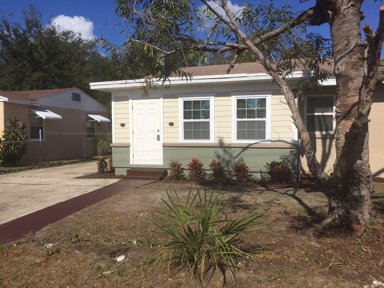 1315 W Grace St - Photo 2 of 8