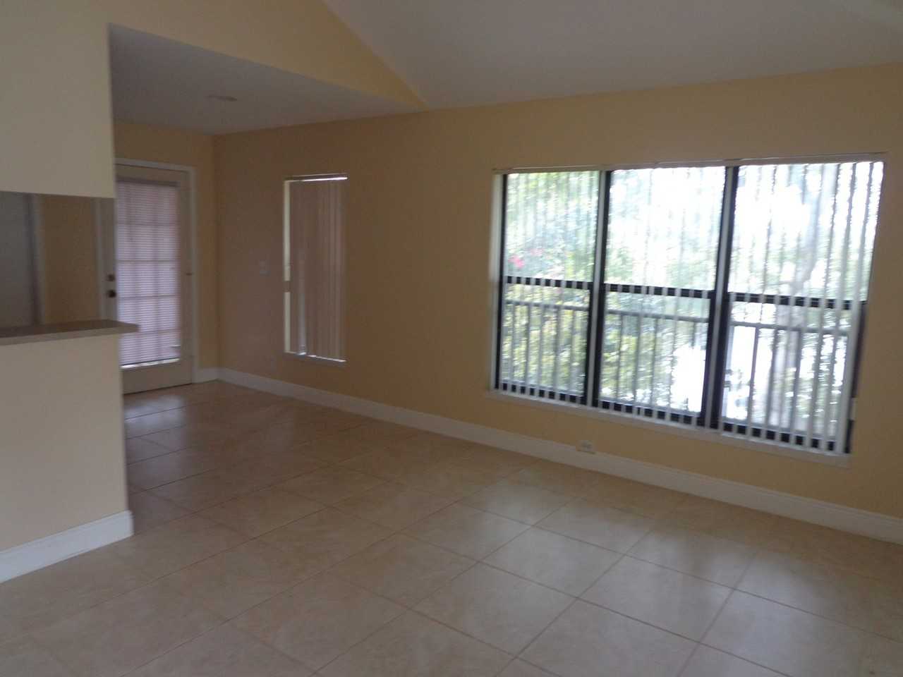 8775 Nw 39th St - Photo 2 of 11
