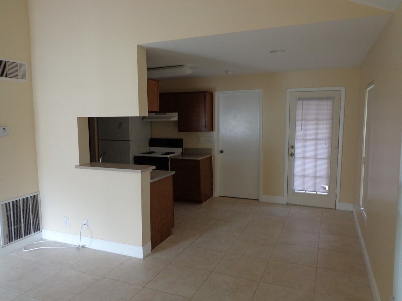 8775 Nw 39th St - Photo 3 of 11
