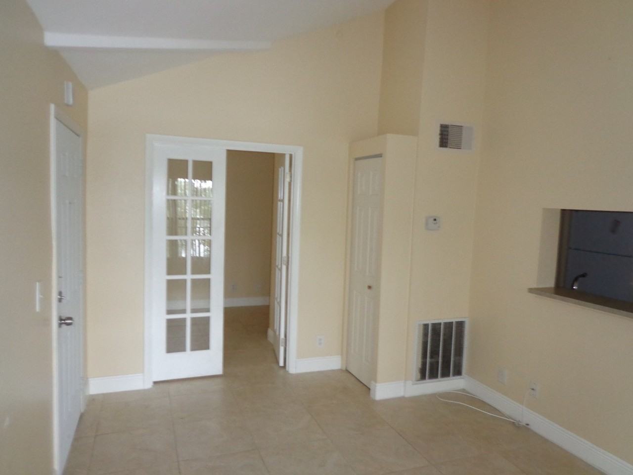 8775 Nw 39th St - Photo 4 of 11