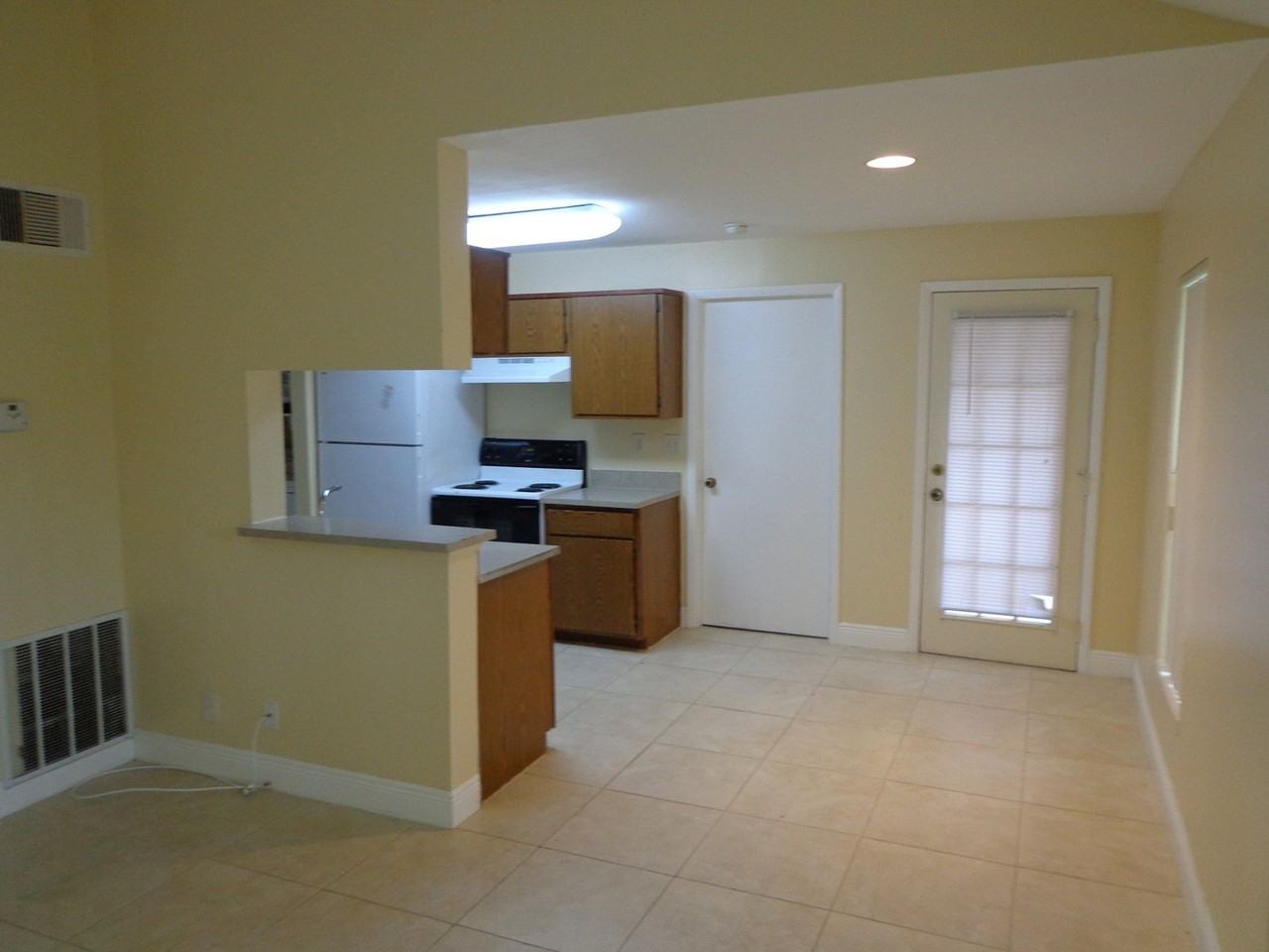 8775 Nw 39th St - Photo 5 of 11