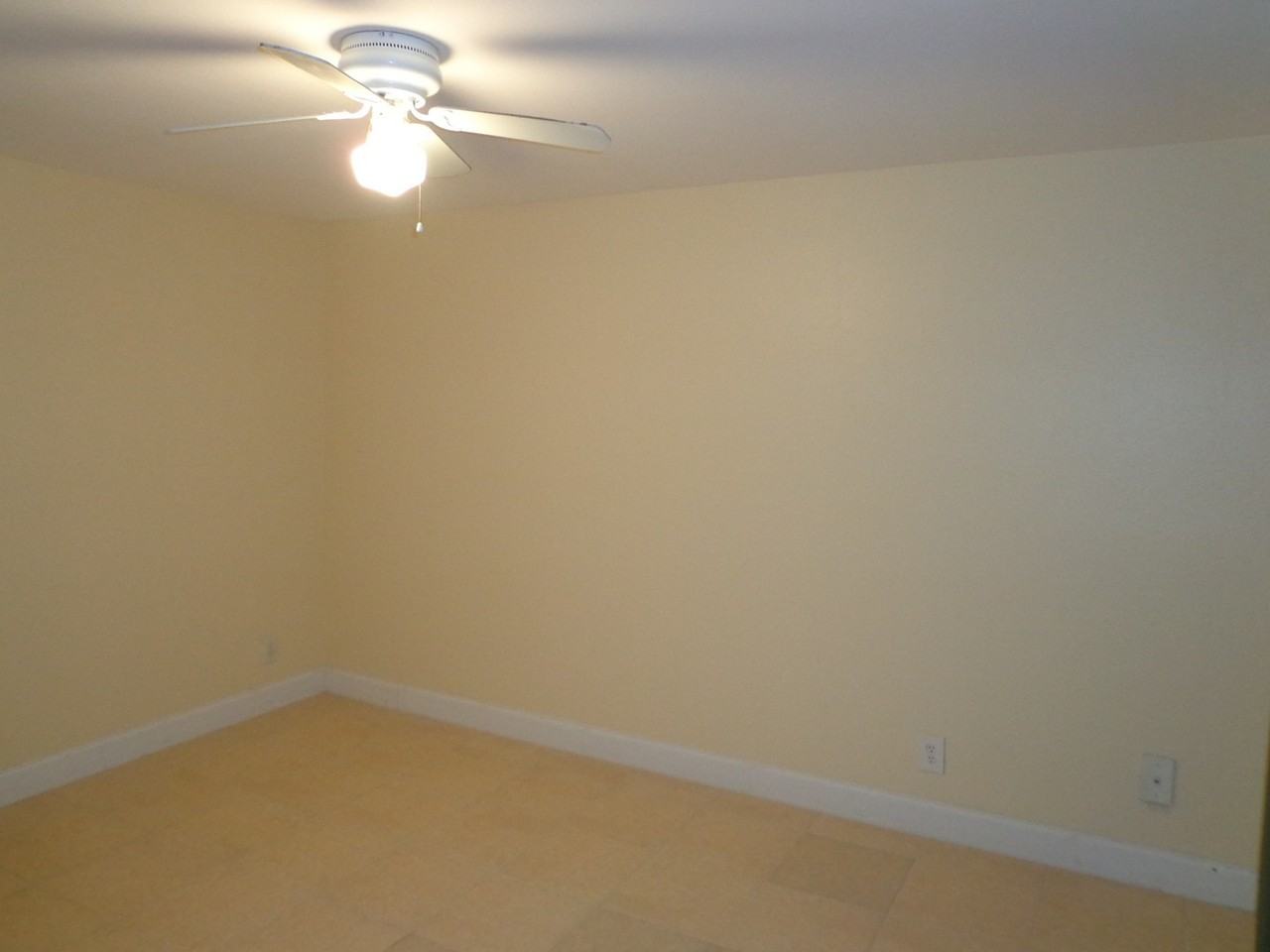 8775 Nw 39th St - Photo 7 of 11