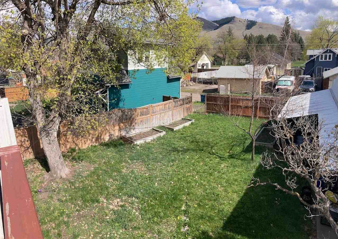 726 Woodford St - Photo 3 of 4